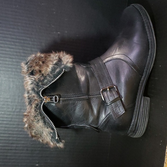 Women's faux fur, leather bootie. Size 10. - Picture 6 of 13